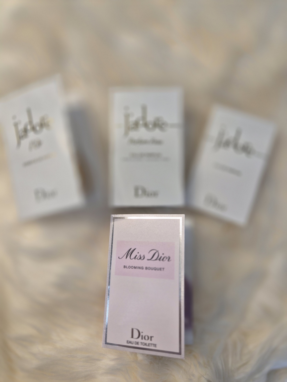 Dior J'adore Perfume Sample Set - White & Gold - Picture 5 of 7